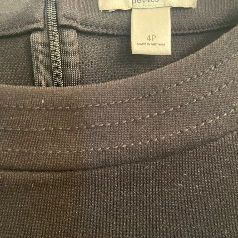 Petite Loft classic black dress sz 4P excellent used condition - Picture 2 of 3